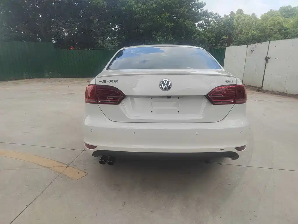 Volkswagen Sagitar 2013 2.0TSI GLI