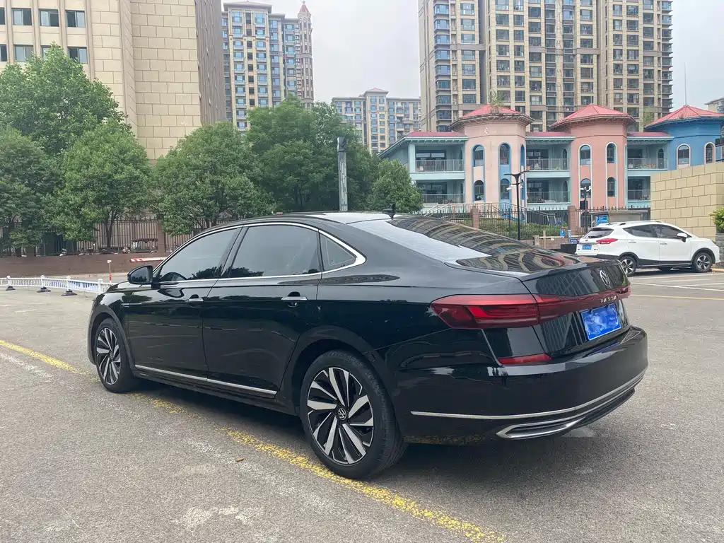 Volkswagen Passat 2022 330TSI Luxury