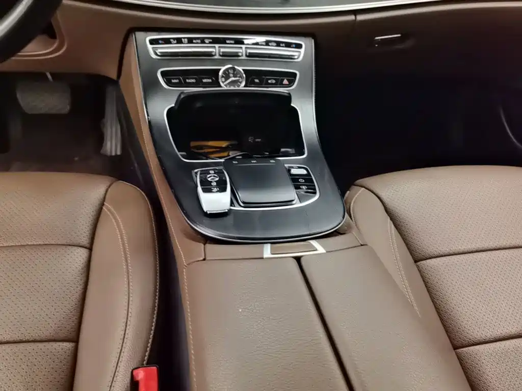 Mercedes-Benz E-Class — миниатюра 14