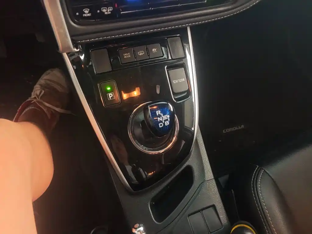 Toyota Corolla Hybrid — миниатюра 14