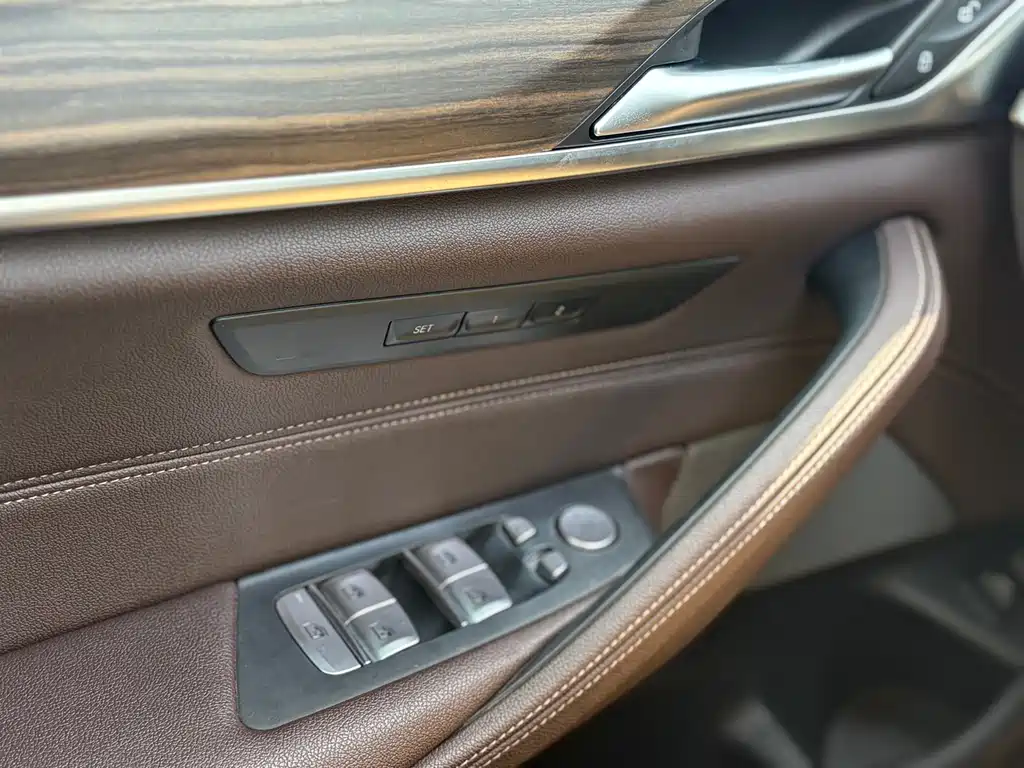 BMW 5 Series — миниатюра 14