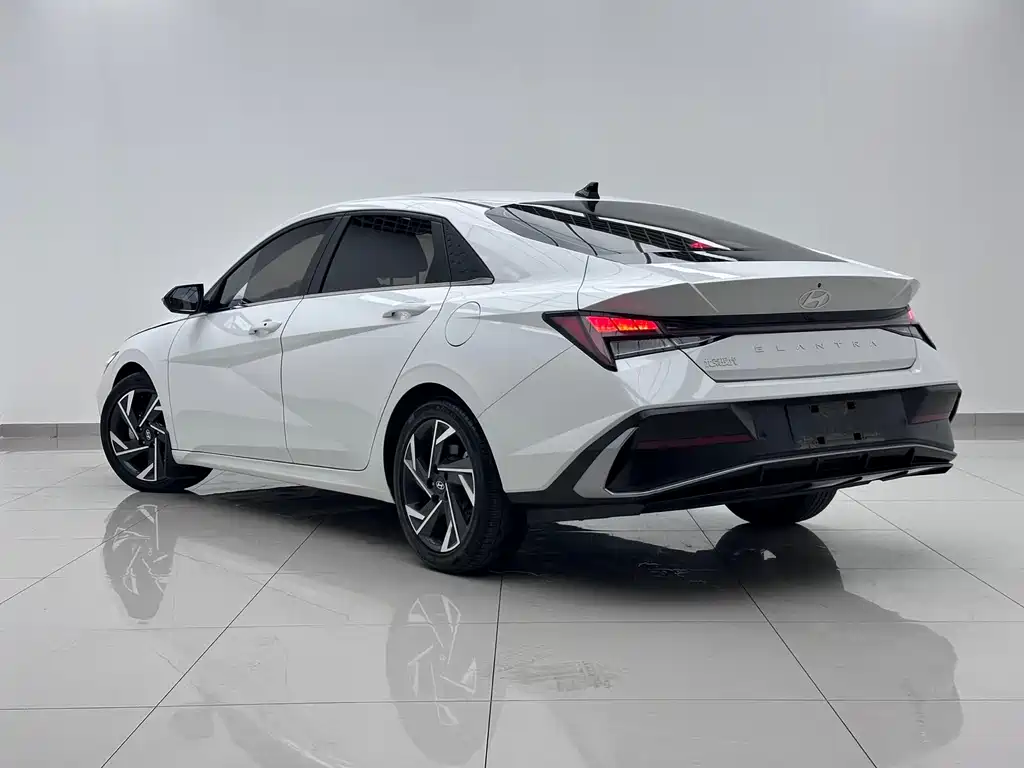 Hyundai Elantra — миниатюра 4