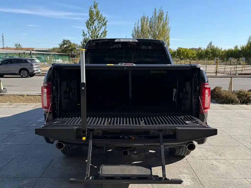 Ford F-150 Raptor — миниатюра 8