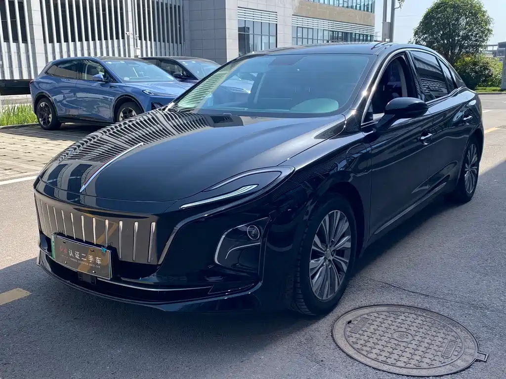 Hongqi Hongqi E-QM5 2024