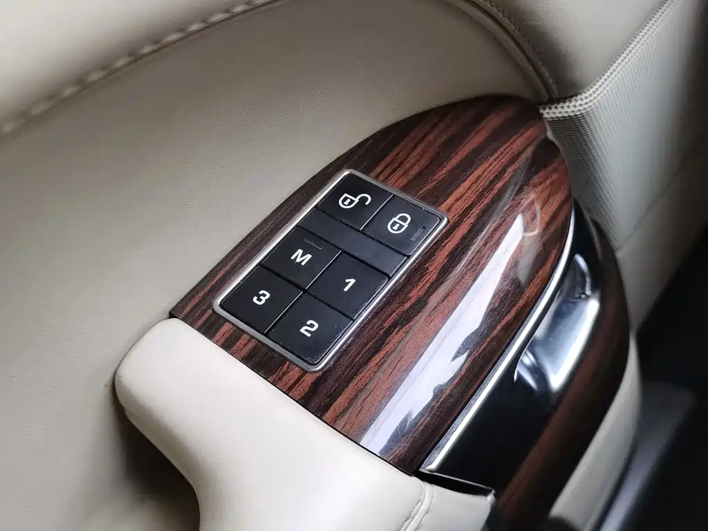 Land Rover Range Rover — миниатюра 15