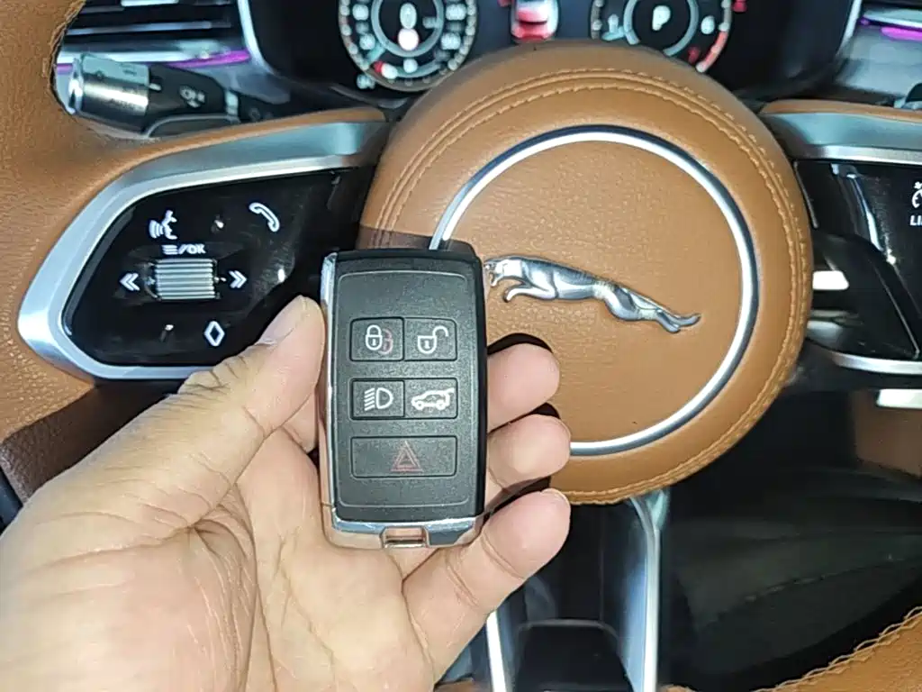 Jaguar F-PACE — миниатюра 9