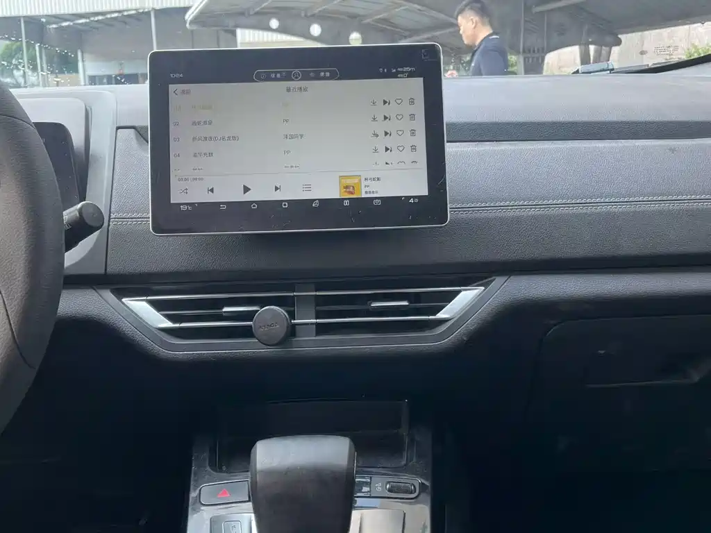 BYD Yuan EV — миниатюра 8