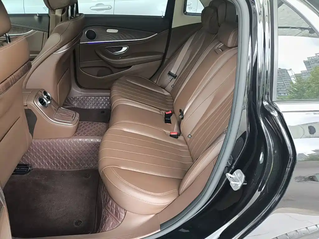 Mercedes-Benz E-Class — миниатюра 17