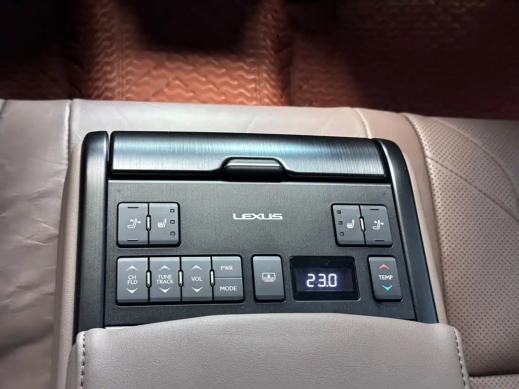 Lexus ES — миниатюра 14