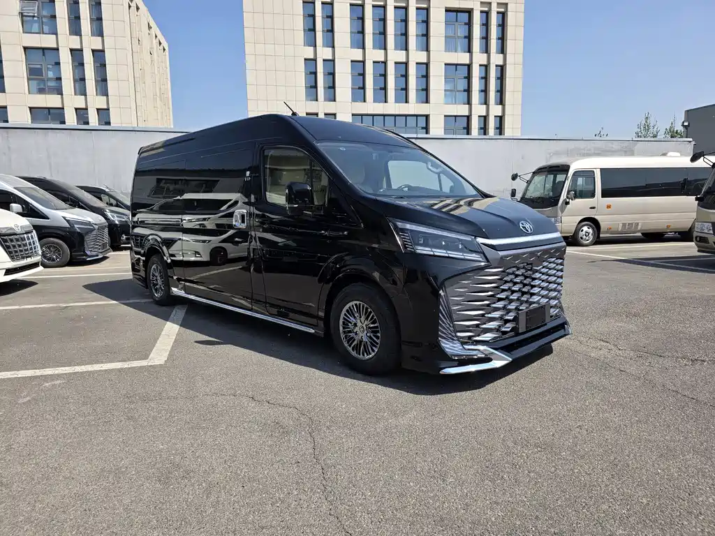 Toyota HiAce 2025 3.5L AT