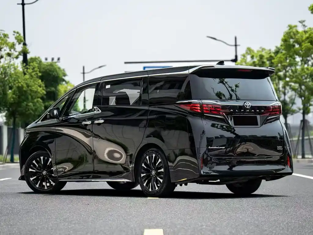 Toyota Alphard — миниатюра 4