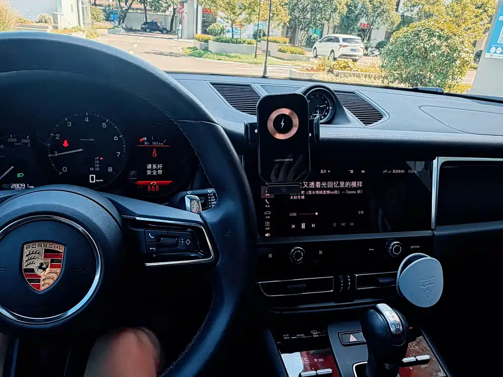 Porsche Macan — миниатюра 5