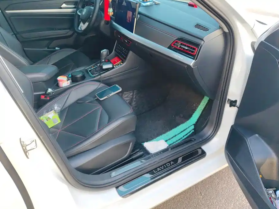 Volkswagen Lavida — миниатюра 8