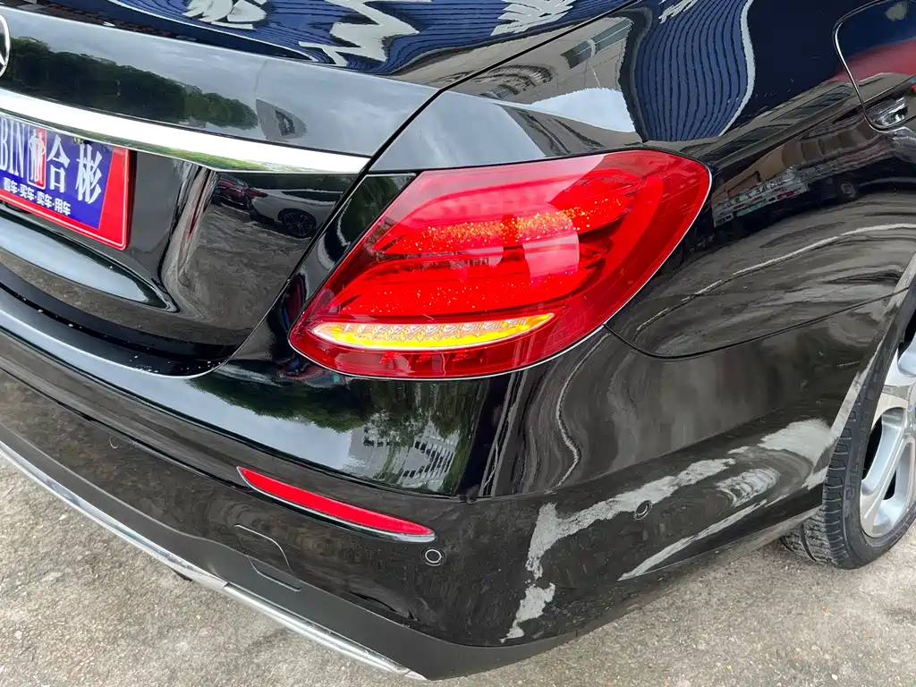 Mercedes-Benz E-Class — миниатюра 8