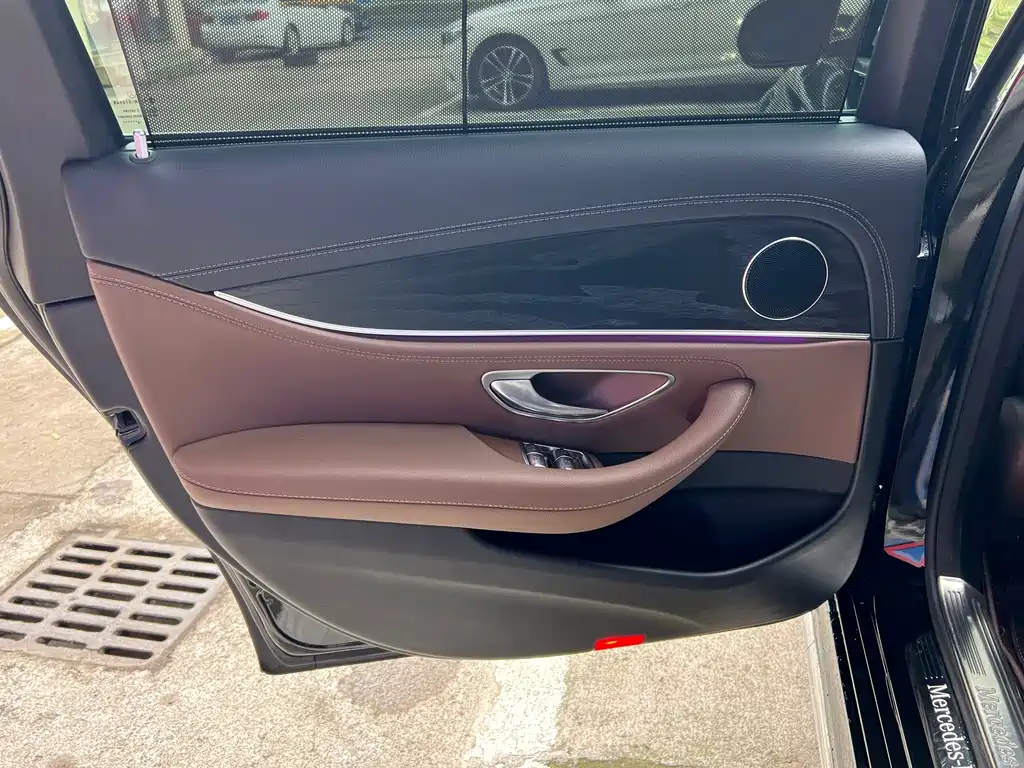 Mercedes-Benz E-Class — миниатюра 18