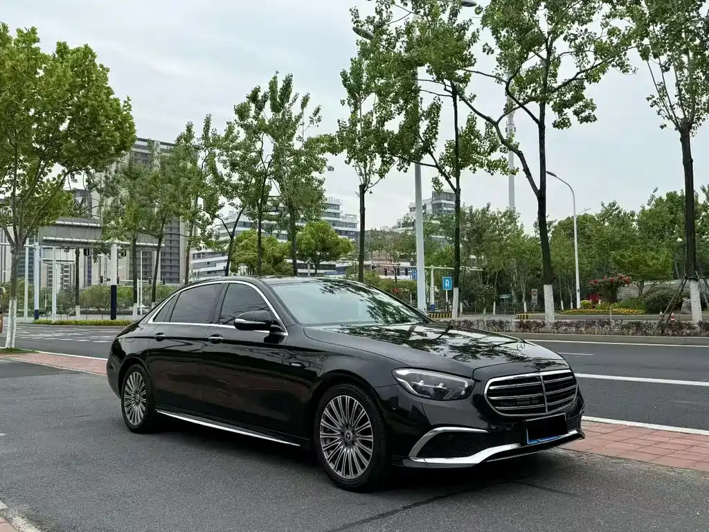 Mercedes-Benz E-Class — миниатюра 3