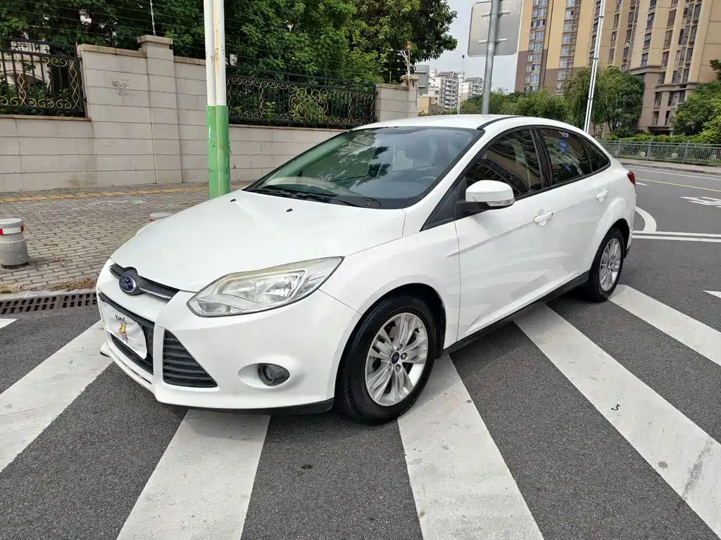 2015 Ford Focus - zdjęcie 1 z 14