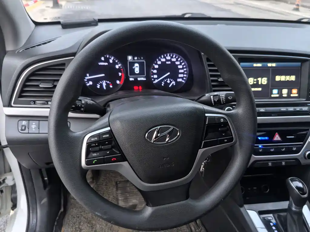 Hyundai Elantra — миниатюра 18