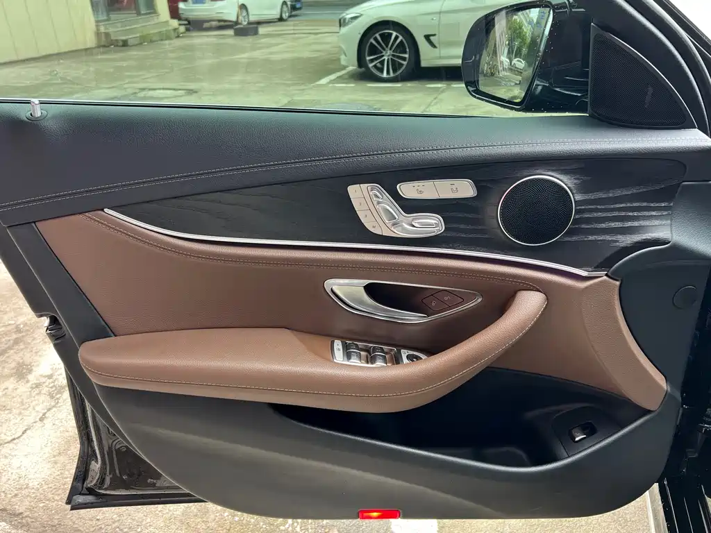 Mercedes-Benz E-Class — миниатюра 3
