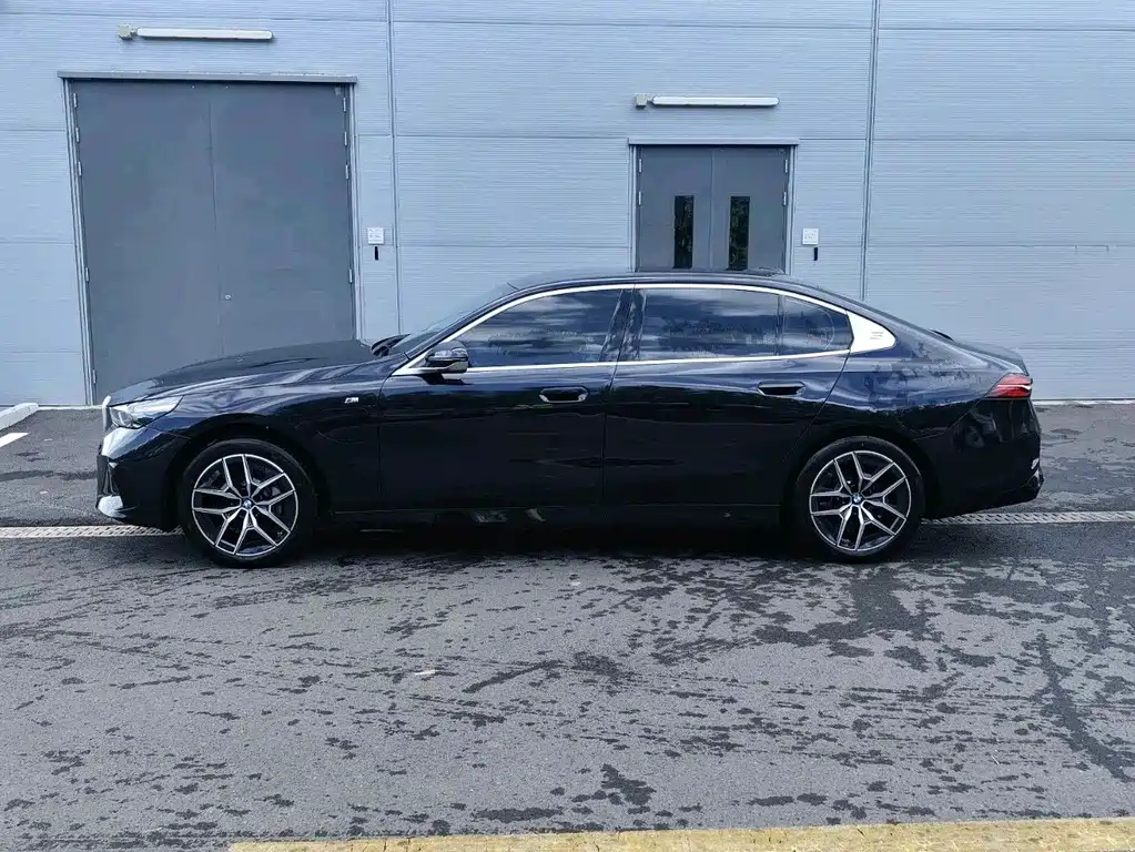 BMW i5 — миниатюра 7