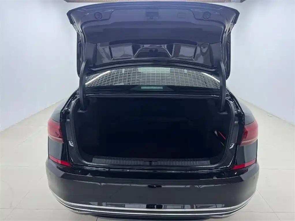 Volkswagen Passat 2023 280TSI