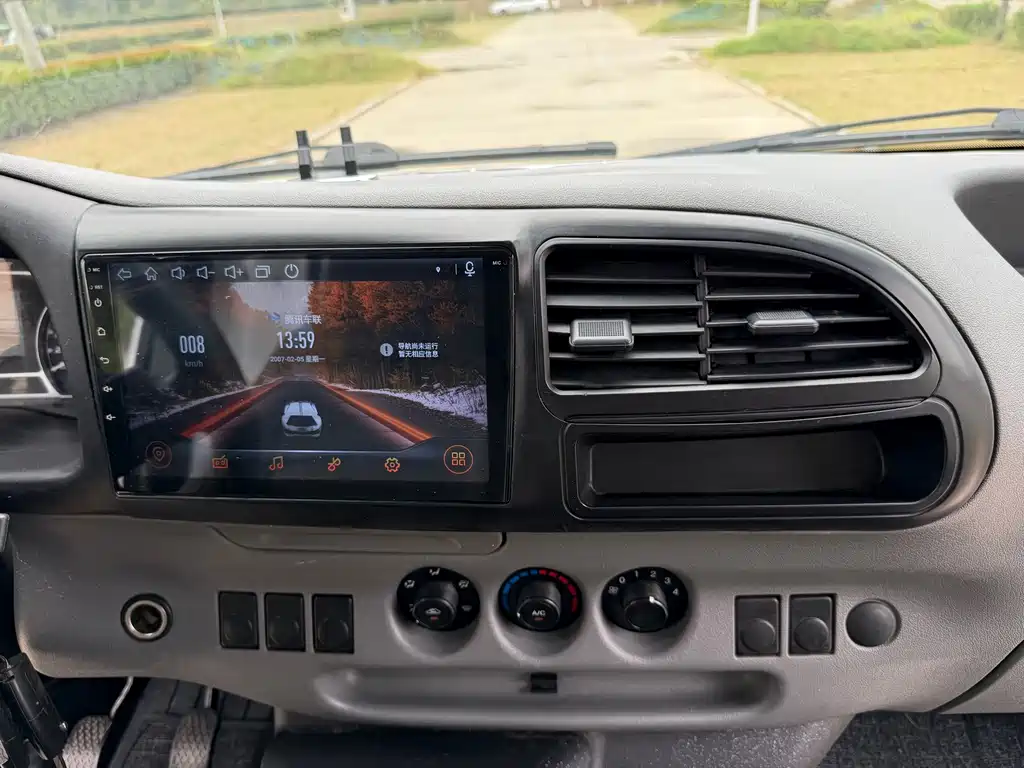 JMC Tesla — миниатюра 6