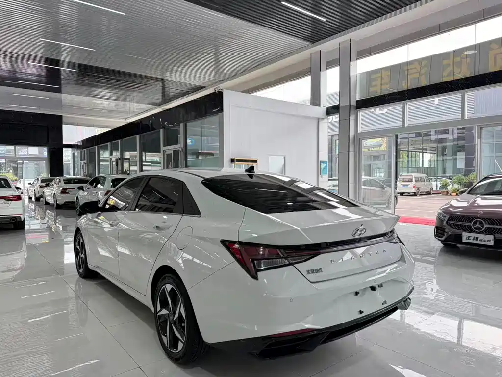 Hyundai Elantra — миниатюра 5