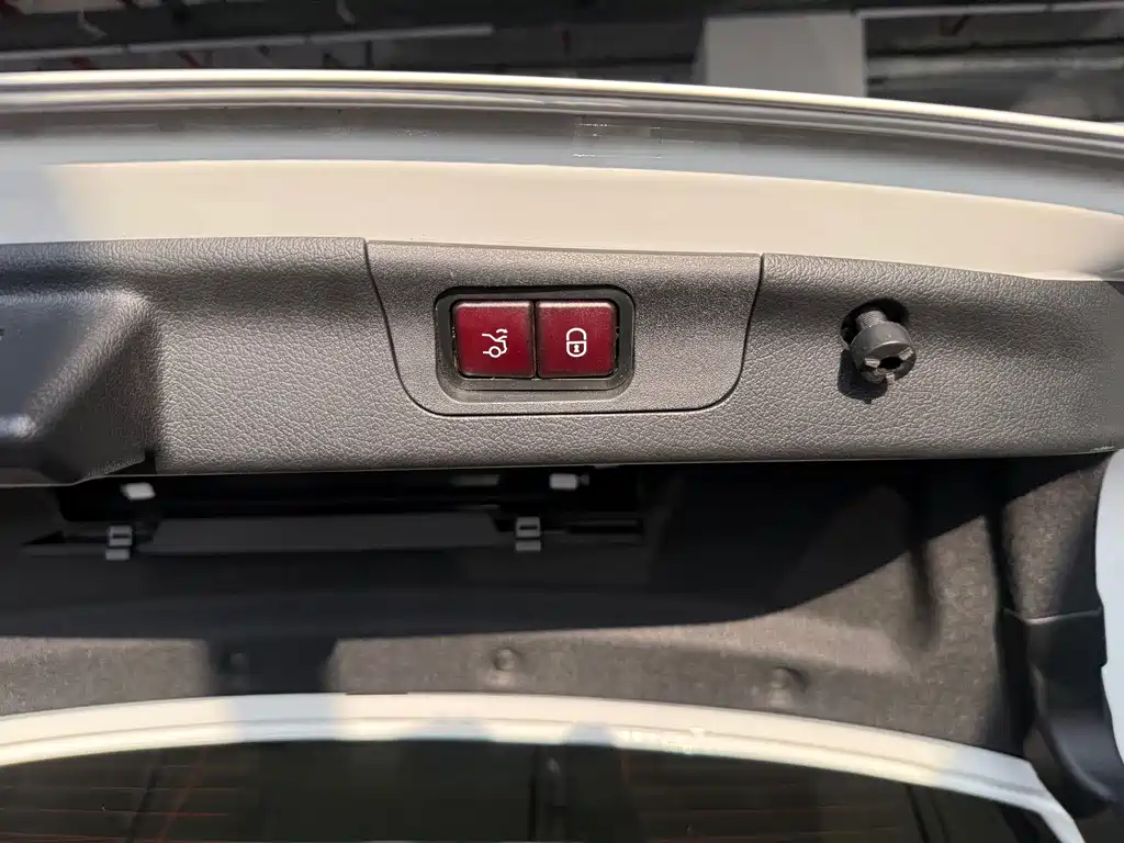 Mercedes-Benz C-Class — миниатюра 16