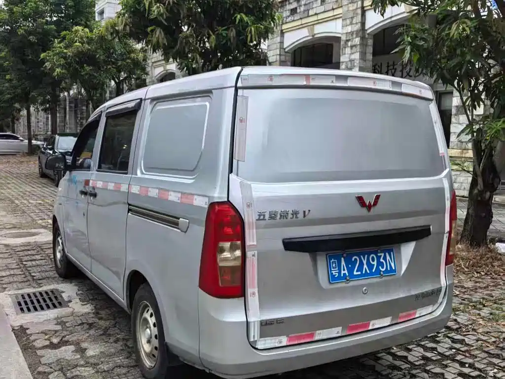Wuling Rongguang V — миниатюра 4