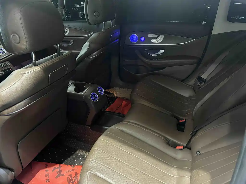 Mercedes-Benz E-Class — миниатюра 4