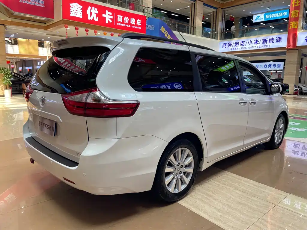 Toyota Sienna — миниатюра 7