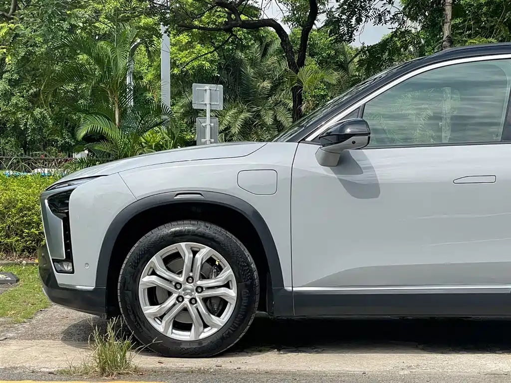 NIO ES8 2022 100kWh мест