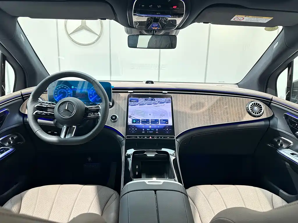 Mercedes-Benz EQE SUV — миниатюра 11