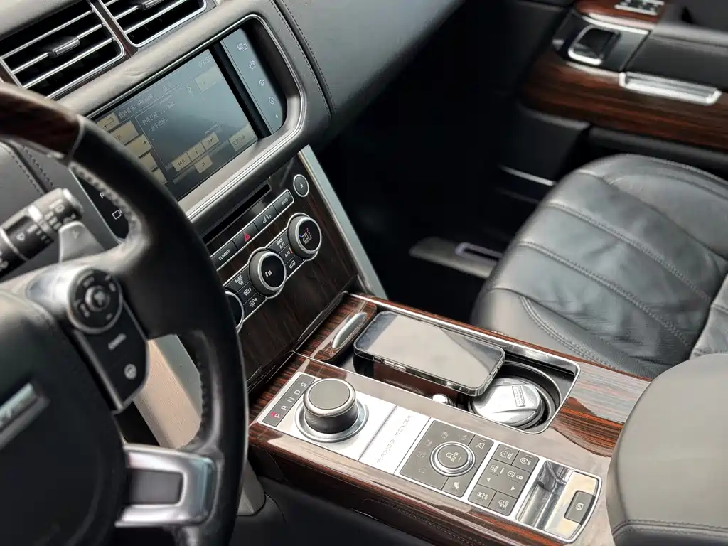 Land Rover Range Rover — миниатюра 17