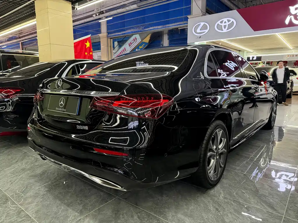 Mercedes-Benz E-Class — миниатюра 6