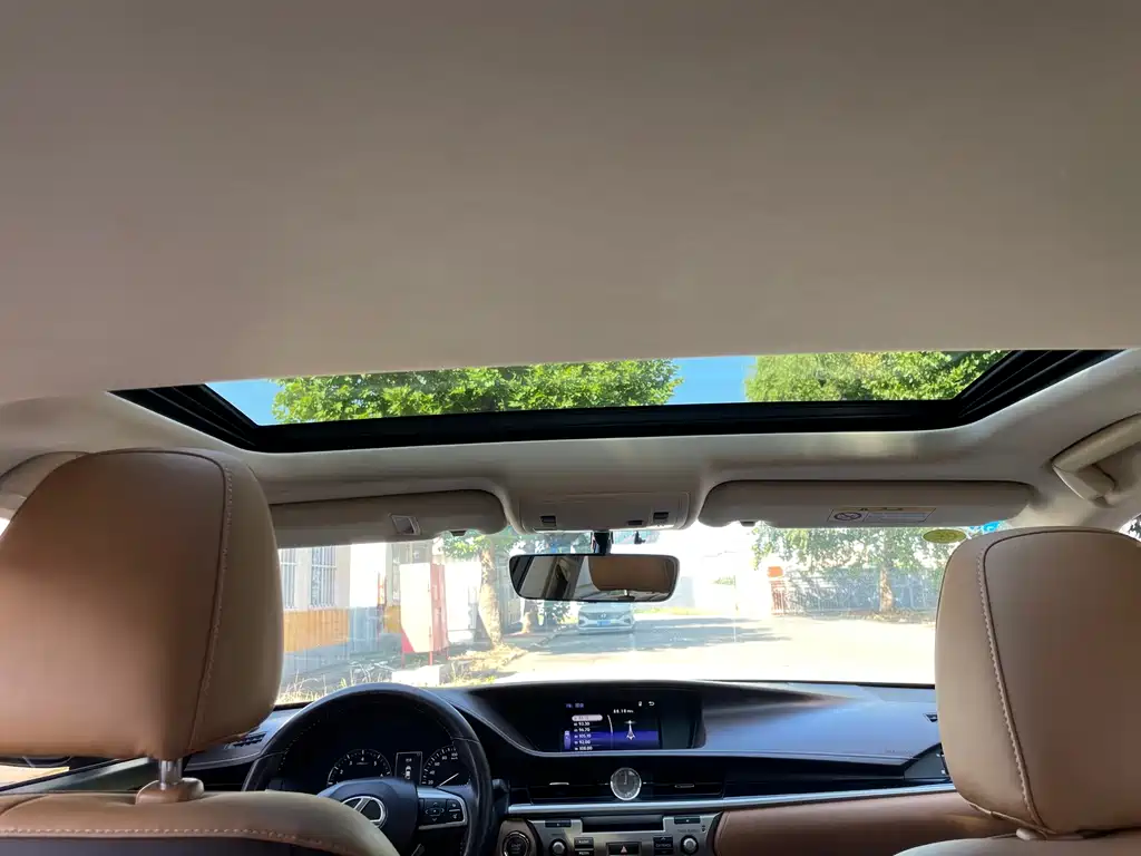 Lexus ES — миниатюра 10