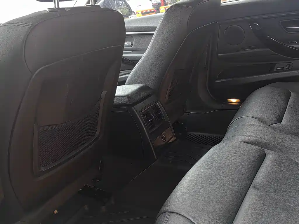 BMW 3 Series — миниатюра 13