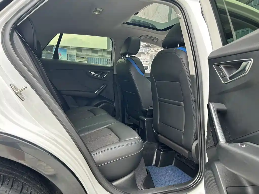 Audi Q2L e-tron — миниатюра 5