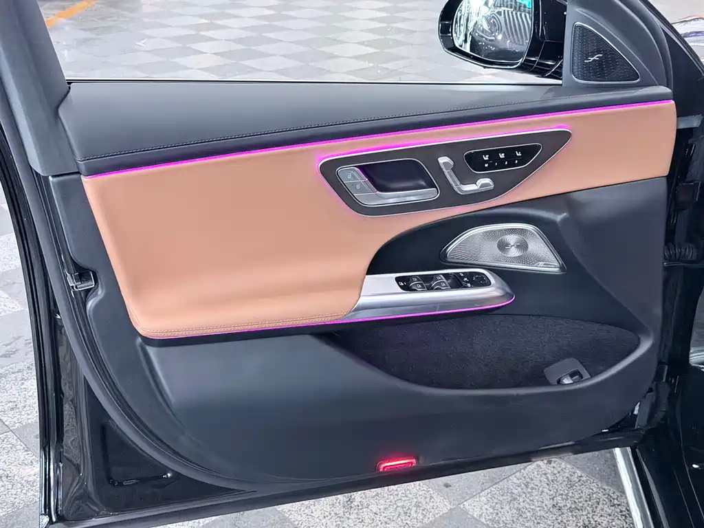 Mercedes-Benz E-Class — миниатюра 10