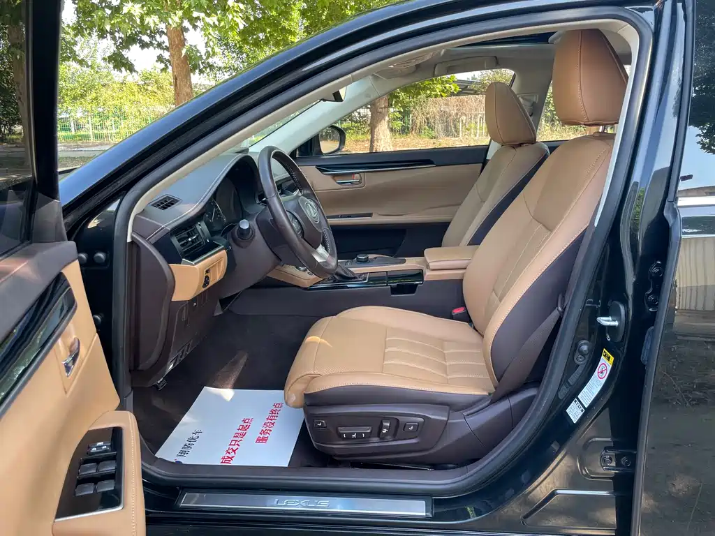 Lexus ES — миниатюра 12
