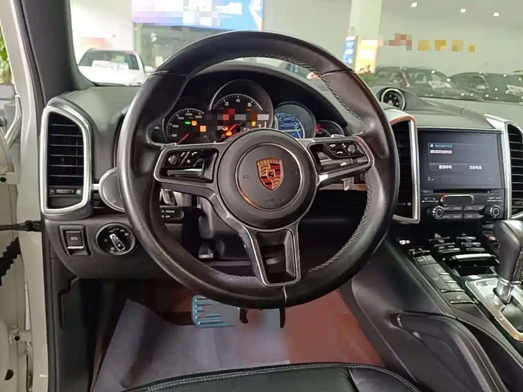 Porsche Cayenne — миниатюра 11