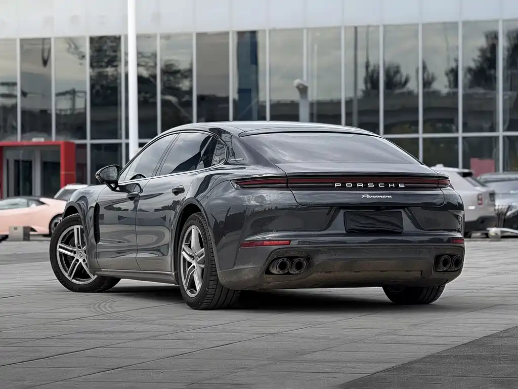 PORSCHE PANAMERA