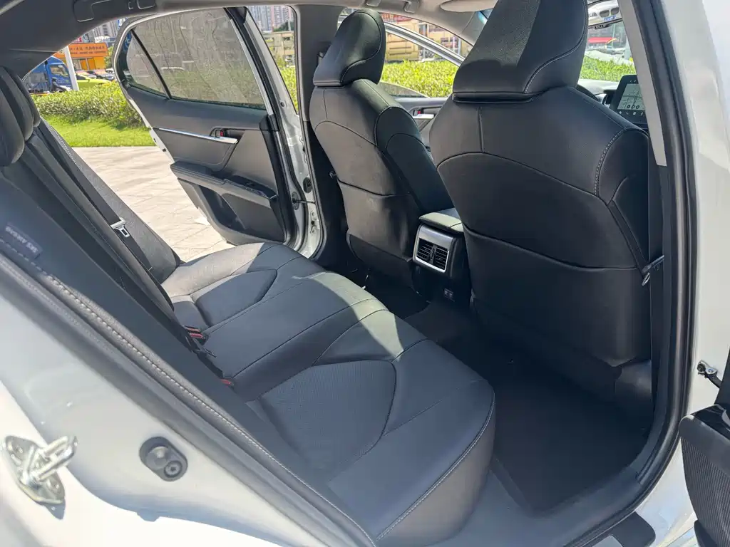 Toyota Camry — миниатюра 11