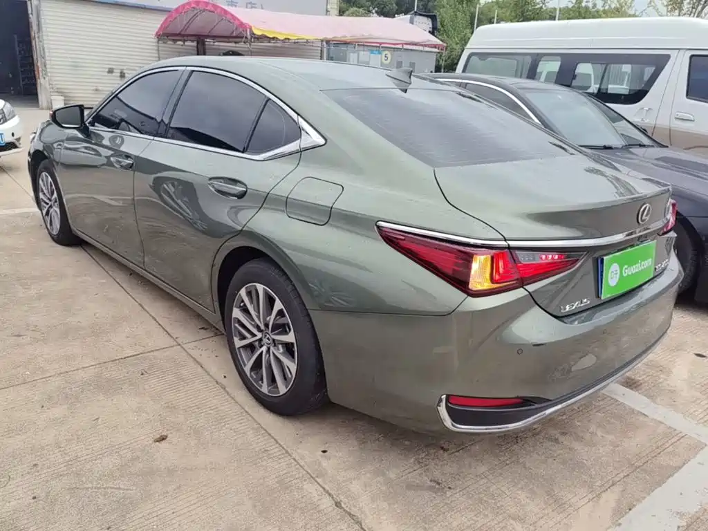 Lexus ES — миниатюра 5