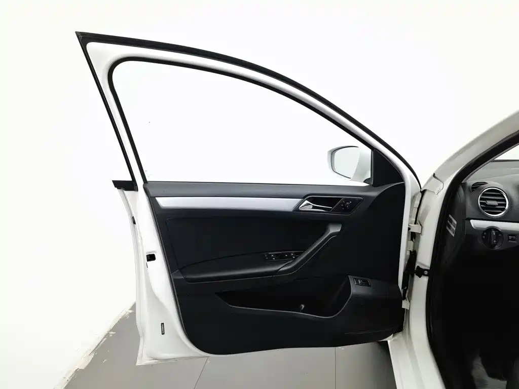 Volkswagen Jetta — миниатюра 8