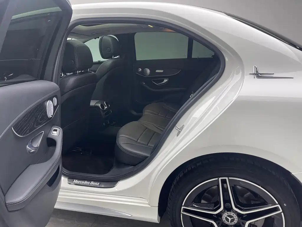 Mercedes-Benz C-Class — миниатюра 17