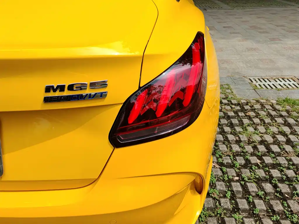 MG MG5 — миниатюра 24
