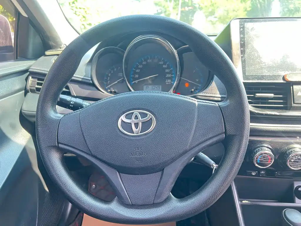 Toyota Yaris L — миниатюра 10