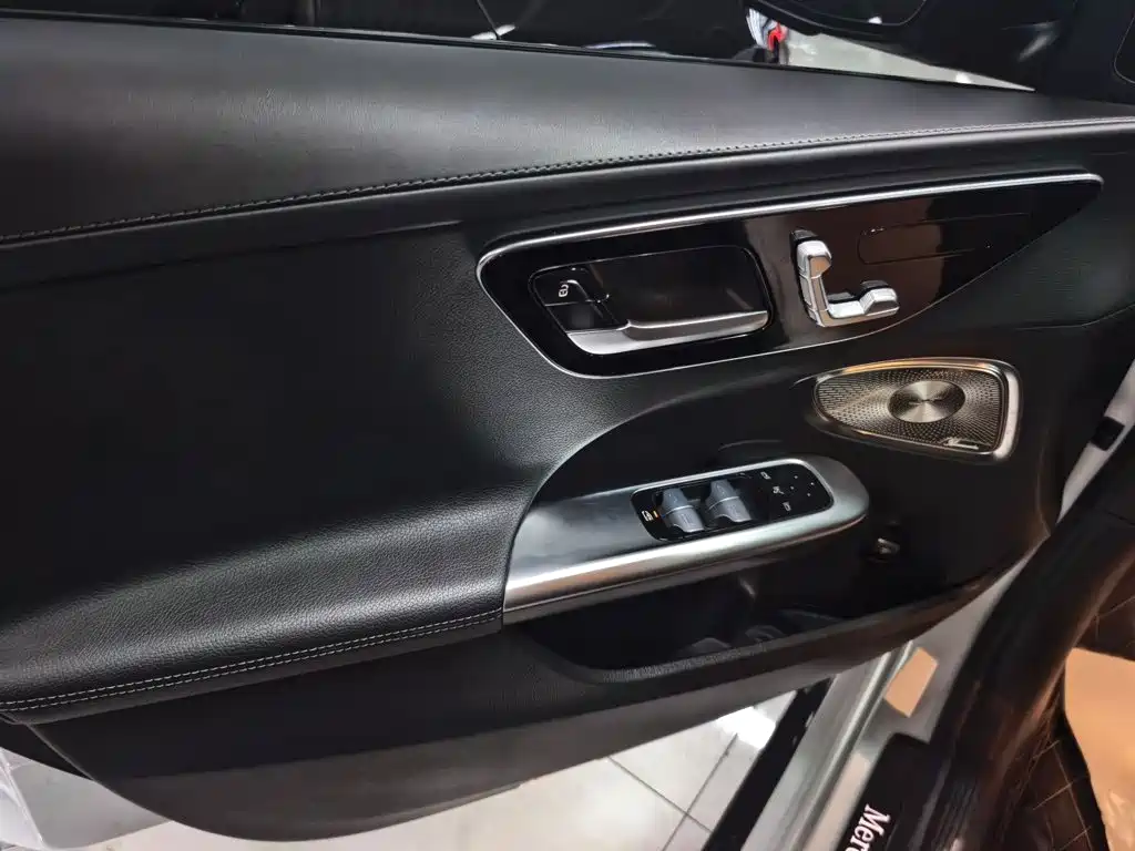Mercedes-Benz C-Class — миниатюра 5