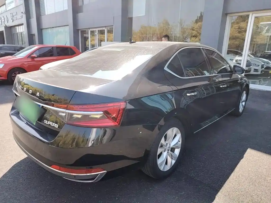 Skoda Superb — миниатюра 7